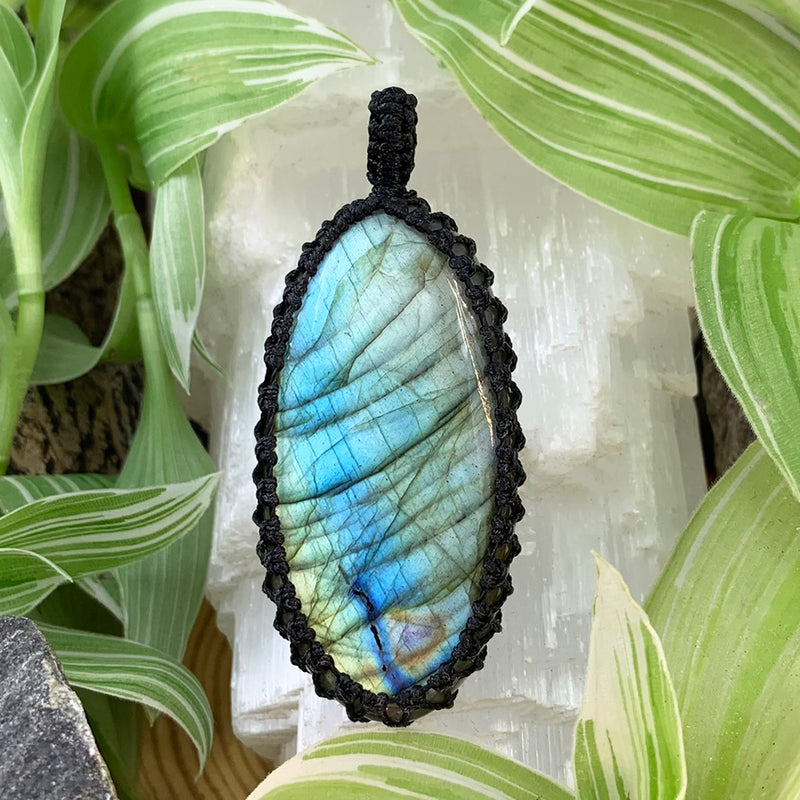 Labradorite Macramé Pendant Necklace