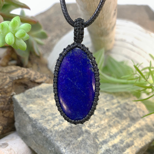 Lapis Lazuli Macramé Pendant Necklace